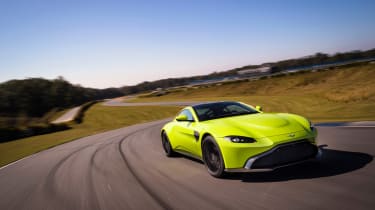Aston Martin Vantage - green dynamic tracking