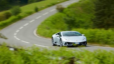Lamborghini Huracan EVO - cornering