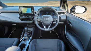 Toyota Corolla hybrid 2019 review - interior