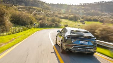 Lamborghini Urus – rear tracking
