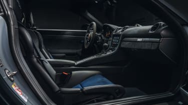 Porsche Cayman GT4 RS – dark seats