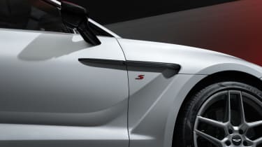 Aston Martin DBX S – side