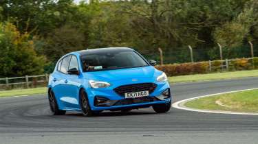 Ford Focus ST Edition on track – front cornering