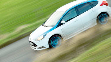 BMW M135i vs Renaultsport Megane 265 Cup, VW Scirocco R ...