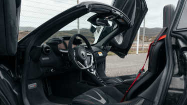 McLaren 750S Spider – interior