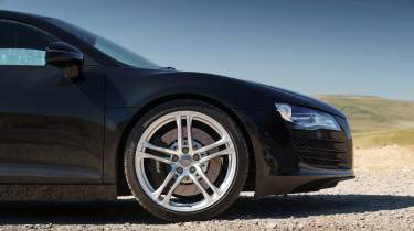 Audi R8 V8