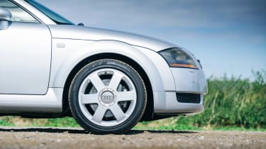 Audi TT Mk1 – front wheel