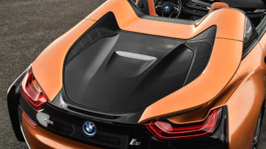 BMW i8 Roadster - rear deck