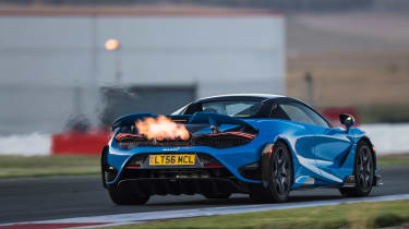 McLaren 765LT Spider – flames
