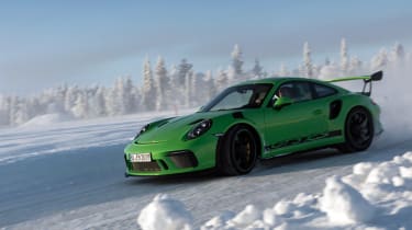 Porsche 911 GT3 RS snow - side