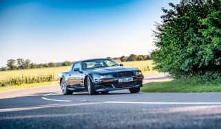 Aston Martin Vantage V550 - corner pan