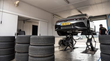 evo 2022 tyre test – changing