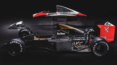 McLaren MP4/5B details
