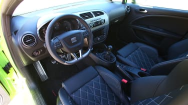 SEAT Leon Cupra R interior