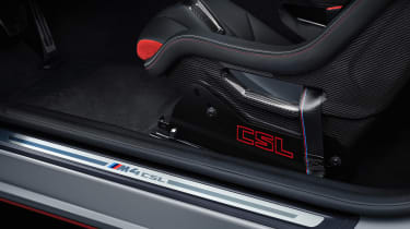 BMW M4 CSL – seat rail