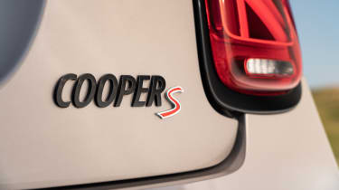 Mini Cooper S 2022 – rear badge