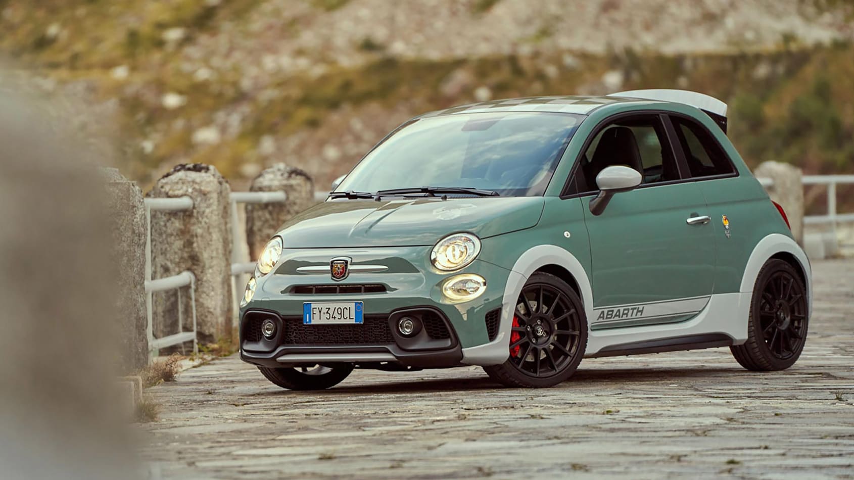 Fiat 500 Abarth 2021 обои на рабочий